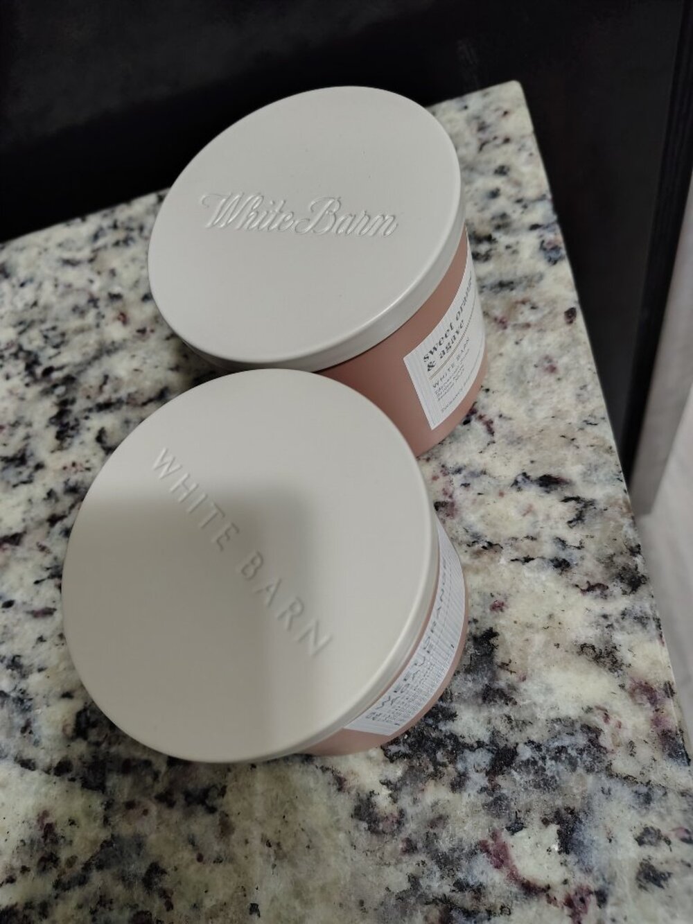 2 Sweet Orange and Agave White Barn Candles with Lid - Picture 4 of 6